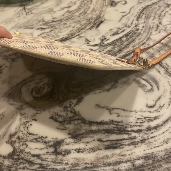 Louis Vuitton White Damier Azur Neverfull Pouch - Picture 4 of 7